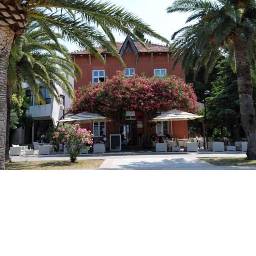 Le Petit Chateau