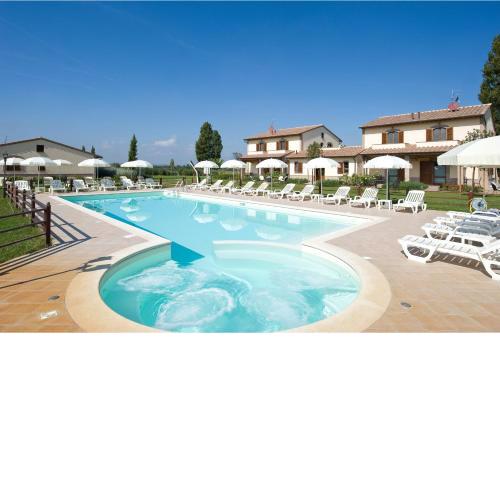 Le Rondini apt with shared pool family friendly