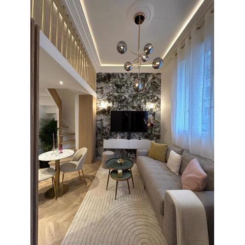 le studio des Champs elysees