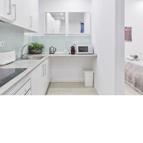 LEEWAYS APARTMENT in DIVINO PASTOR