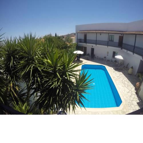 Lefkara Aloni House