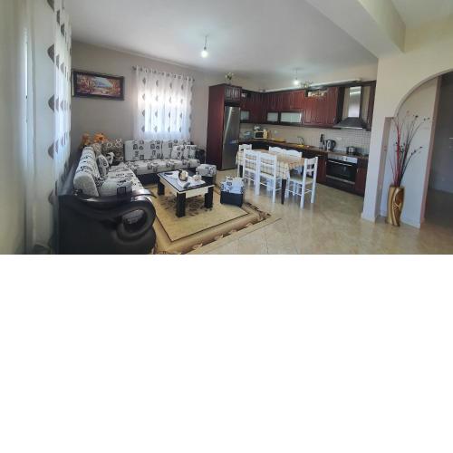 Lëkursi home