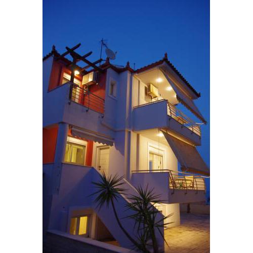 Lemoni Luxury Residence in front of the Sea