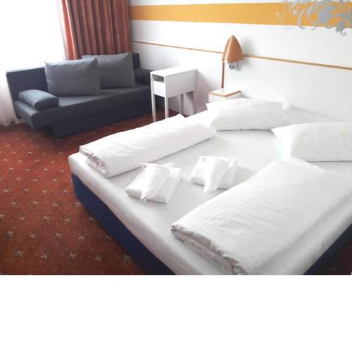 Lenas West Hotel