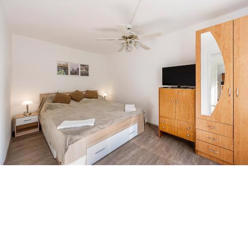 Leni guest house