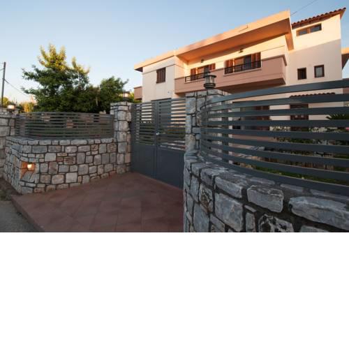 Leo Villa by Countryside