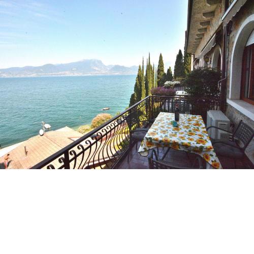 Leonardo Walsh Apartment With Lake View