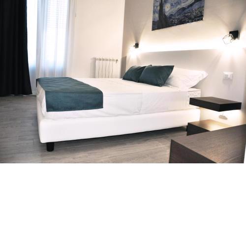 LEONE SUITE APARTMENTS