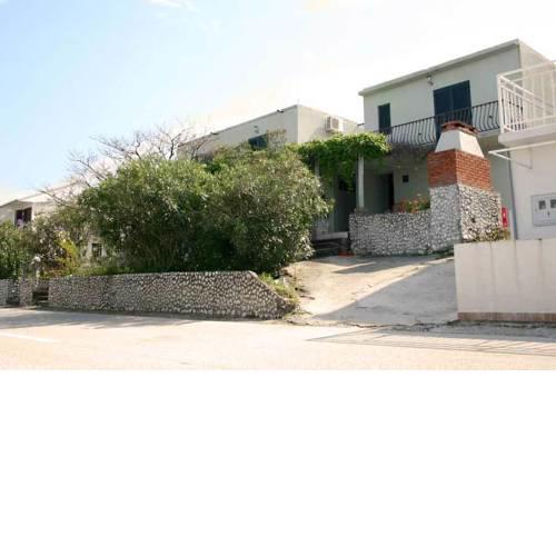 Leonida Apartments