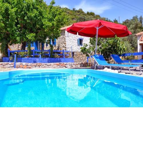 Leonidio small hause with swimming pool