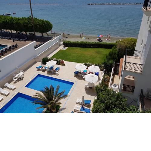 Les Sirenes Apartments