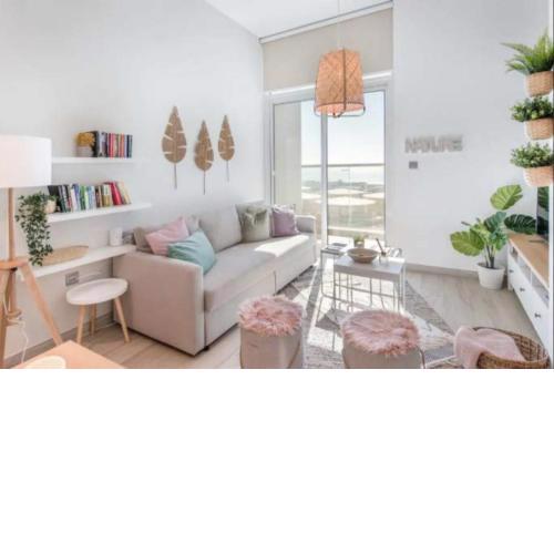 Lightsome apt with balcony in Studio One Tower