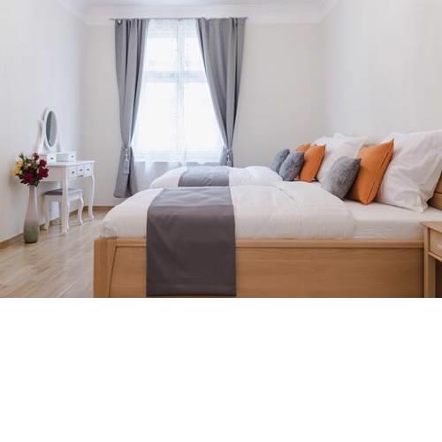 LINDA’S STUNNING, SPACIOUS APARTMENT IN THE CITY CENTER WITH FREE PARKING