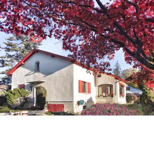 Lindo Lugar - just a 7 minute walk from the airport