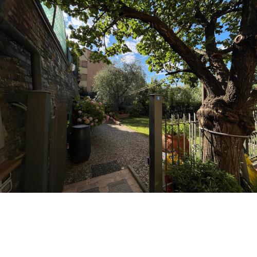 Little garden house in Porta Camollia