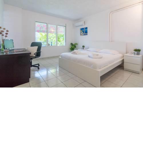 "Little Oasis" apt in Glyfada,10 min from the beach