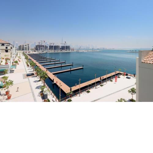 Livbnb Suites - Luxurious Coastal Living - La Cote - 3BR & Maid's Room