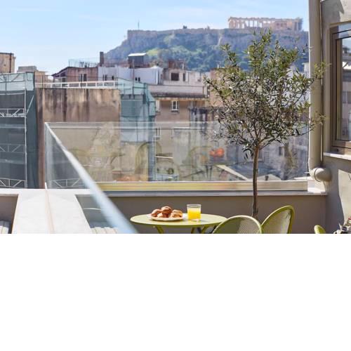 Live in a funky & renovated studio near Acropolis