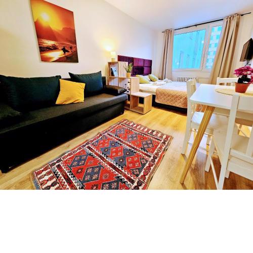 LIVE-INN PRAGUE 2 BDR FAMILY SUITE FOR 1-8 GUESTS, 20 Mins to center, Lift, Gym, Reception, Parking, Roof Terrace, Game & Party