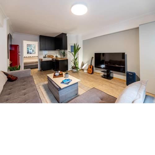 Live like a local next to Acropolis/Vegan friendly