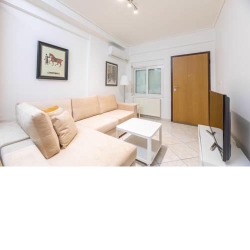 Lively apartment close to Metro and Hospital