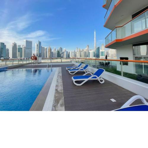Lively pop apartment on the Business Bay Canal