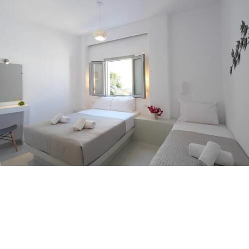 Livin Santorini - Center Rooms