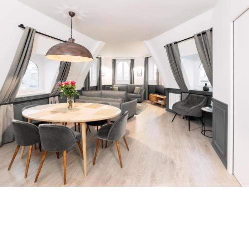LivinParis - Luxury 2 & AC 3 Bedrooms Le Louvre