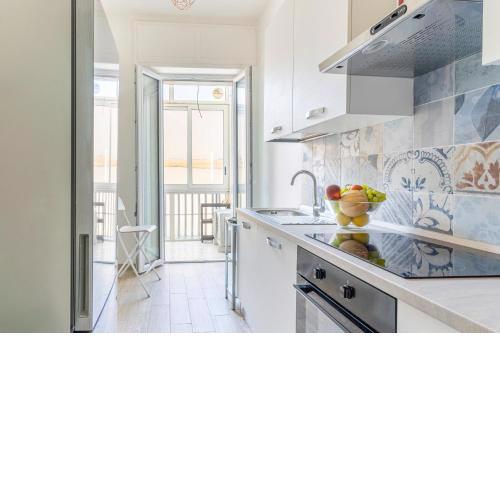 Livorno- Lungomare Viale Italia Bright Apartment!