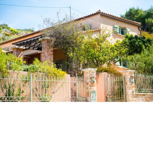 Liz & Nonni's Seaside Villa