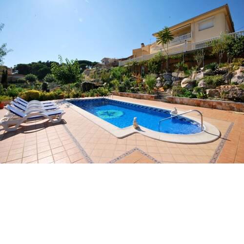 Lloret de Mar Apartment Sleeps 2 Pool WiFi