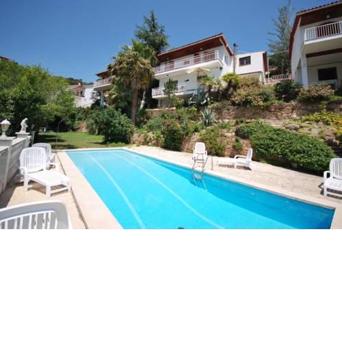 Lloret de Mar Villa Sleeps 15 Pool