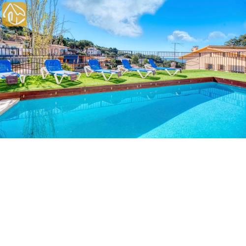 Lloret de Mar Villa Sleeps 6 Pool WiFi