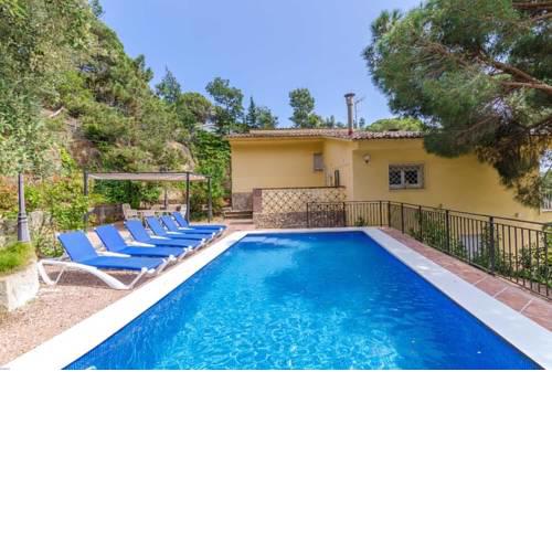Lloret de Mar Villa Sleeps 8 Pool WiFi