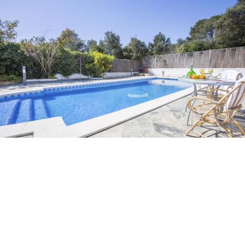 Lloret de Mar Villa Sleeps 8 with Pool