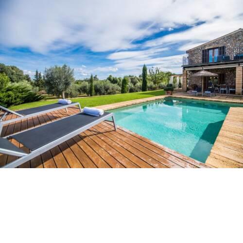 Llubi Holiday Home Sleeps 8 with Pool Air Con and WiFi
