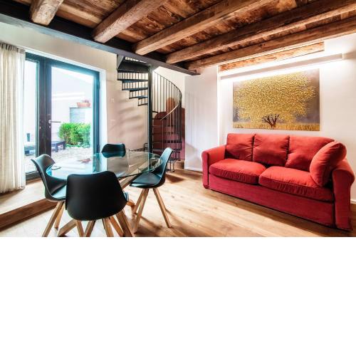 Lo Stallino - Casa di Borgo con giardinetto