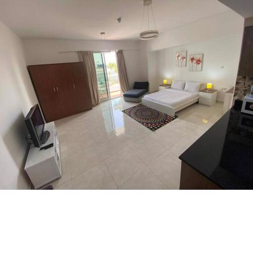 Locate Vacation Homes - Spacious studio with pool view in JVT!