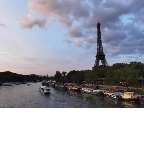 Location courte durée Appartment renové sous La Tour Eiffel