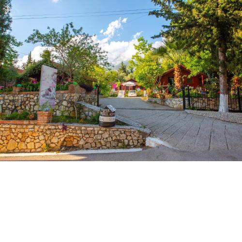 Lodges Shen Nikolla
