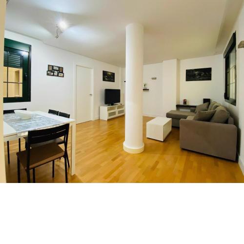 LOLA - Beautiful and Cozy Apt in the Center with Parking