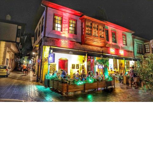 LORDS HOSTEL & PUB