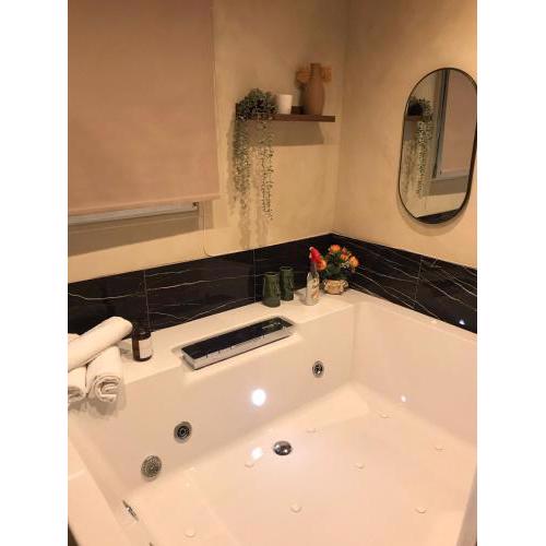 Love room Jacuzzi 17