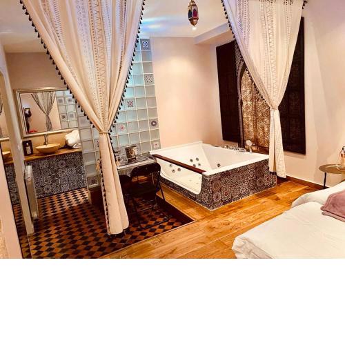 Love Room Jacuzzi Paris 4