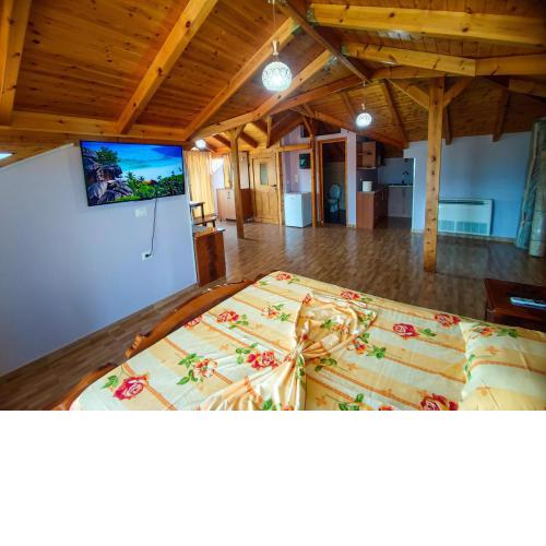 Lovely 1 - bedroom loft with free parking