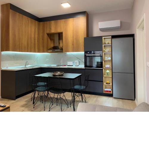 Lovely 1-bedroom Condo in Tirana WiFi-Netflix-AC