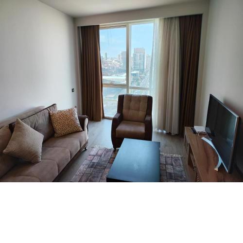 Lovely 1 Bedroom unit with Free Parking