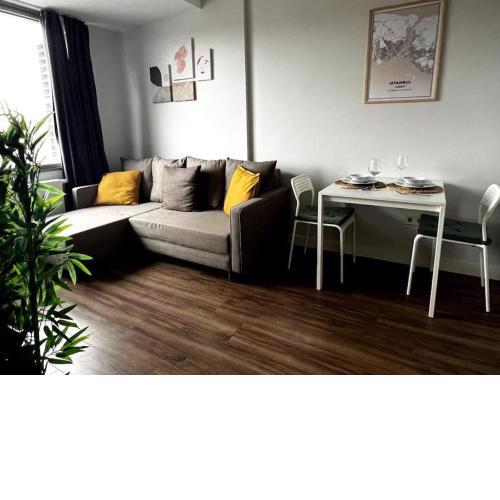 Lovely 1 Bedroom with gym and pool