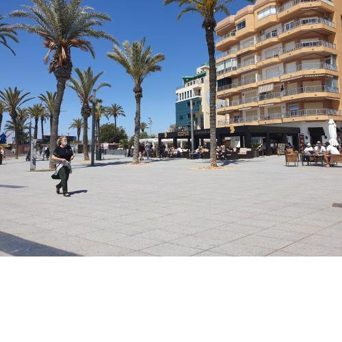 Lovely 2-Bed Apartment in Torrevieja near beach