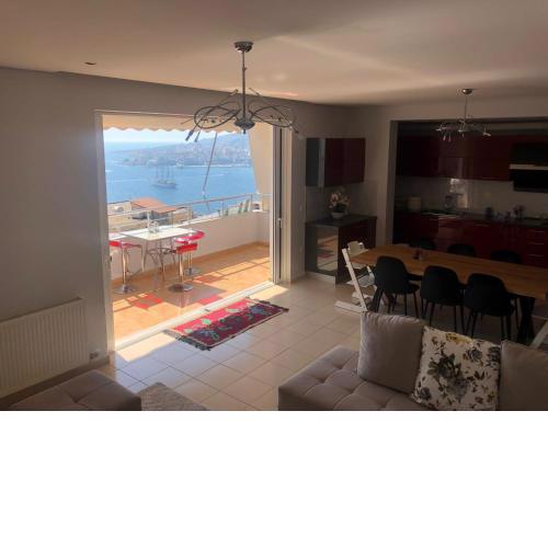Lovely 2 bedroom apartment with a great sea view